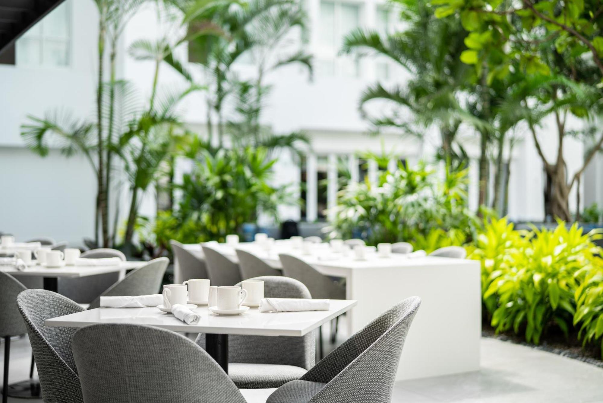 Innovation Hotel Naples Park Екстериор снимка